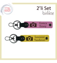Deklanşör Aşkı, Kamera Motifli, Kişiselleştirilebilir İsimli 2’li Anahtarlık Hediyelik, Pembe-Sarı