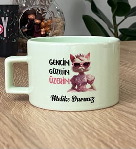 Kişiye Özel Gencim Güzelim Üzerim Hediye Pastel Fincan (Yeşil)