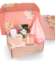 Pembe Fincan & Fular & Türk Kahvesi & Bardak Mum & Kolonya Hediye Seti