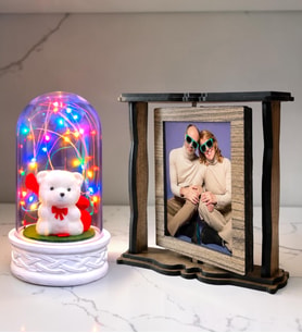 Kişiye Özel 2 Fotoğraflı Dönen Ahşap Çerçeve ve Renkli LED Işıklı Beyaz Ayıcıklı Fanus Hediye Seti