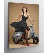 Kanvas Tablo Vespa ile Retro Kadın