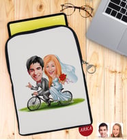 BK Gift Kişiye Özel Evleniyoruz Karikatürlü Taşınabilir Koruyucu Tablet Kılıfı & Organizer Çanta - Siyah-3