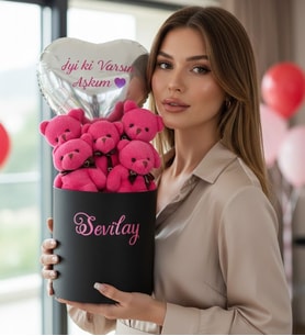 Kişiye Özel İsim Yazılı Lüks Kutuda Peluş Fuşya 5'li Ayıcık Buketi – Mesajlı Kalpli Gümüş Folyo Balonlu Kıza Eşe Sevgiliye Hediye