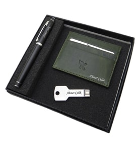 Signator D394 İsme Özel Set - Deri Kartlık + 32 Gb. Anahtar Usb Bellek  + Kalem Seti  İsme Özel Hediyelik Set (Karışık)