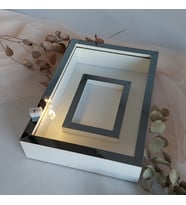 25X35 BEYAZ-FÜME LEDLİ FOTOĞRAF BÖLÜMLÜ ANI ÇERÇEVESİ- NİŞAN SÖZ GÜLLERİNİZ İÇİN ÇERÇEVELER