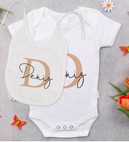 BK Kids Kişiye Özel İsimli Bebek Body Zıbın ve Mama Önlüğü Hediye Seti - Model 3
