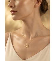 Kadın Yıldız Model Kolye