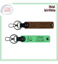 Kişisel Hatıra Ayyıldız ve Türkiye Desenli, İsim Yazılı 2’li Anahtarlık Hediye, Açık Kahve-Yeşil