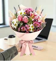 Pembe Bukette Lilyumlar ve Papatyalar