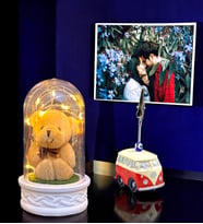 Fotoğraflı Hediye Seti  Led Işıklı Fanus & Vosvos Temalı Fotoğraf Tutucu  Kişiye Özel Hediye Seti (Model 4)