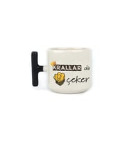 Krallar Da Nah Çeker Baskılı Siyah Kulplu T Kupa - Komik Hediye Bardak Fincan Mug