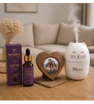 NYORA Kişiye Özel Ahşap Kalp Çerçeve Meow Temalı H2O Hava Nemlendirici Cihaz Love Kokulu 20 Ml Damlalıklı Aroma Terapi Esansiyel Yağ