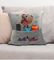 BK Gift Kişiye Özel Yılbaşı Karikatür Tasarımlı Organizer Kumanda ve Atıştırmalık Cepli Gri Kırlent Yastık- 4, Yılbaşı Hediyesi, Yeni Yıl Hediyeleri