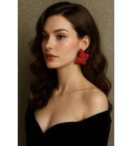 Red Blossom Elegance Çiçek Dokulu Kırmızı Kelebek Küpe - Şık ve Zarif (Kırmızı-Altın)