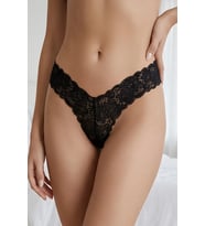 Siyah Çiçek Desenli Dantel String Külot TM1514