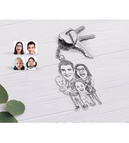 BK Gift Kişiye Özel Karakalem 4'lü Aile Şeffaf Pleksi Anahtarlık-1 (Beyaz)