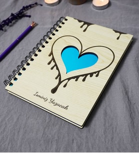 Kişiye Özel Kalp Desenli Ahşap Kapaklı Defter - Ajanda - İsme Özel - A5 60 Yaprak (120 SAYFA) Hediyelik (Mavi)