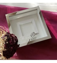 25x25 cm Gümüş Pleksi Kaplı Fotoğraf Bölümlü İsimli ve Tarihli Çerçeve-HKM Ticaret(Fotoğraf Hediye) (Gümüş)