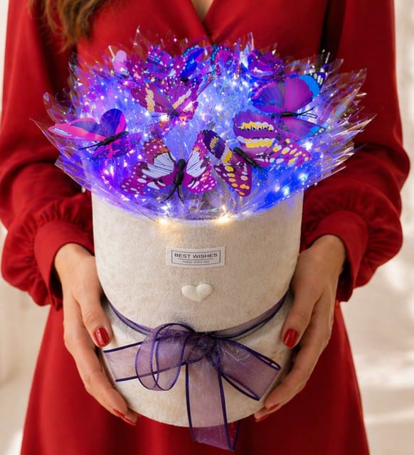 Premium Silindir Peluş Kutulu Led Işıklı Kelebek Buketi
