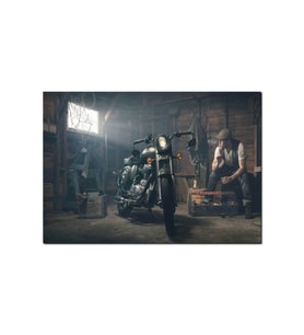 Ahşap Tabloroyal Enfield Motorsiklet Ve Sigara Içen Adam (35x50 Cm Boyut)
