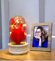 Kişiye Özel Ahşap Fotoğraf Çerçevesi ve Led Işıklı Kırmızı Kalpli Fanus Doğum Günü Hediyesi