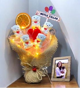 MUTLU YILLAR Temalı / Led Işıklı ve Fotoğraflı Tatlı Ayıcıklar Buketi / Premium Hediye