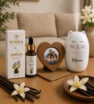 NYORA Kişiye Özel Ahşap Kalp Çerçeve Meow Temalı H2O Hava Nemlendirici Cihaz Vanilya Kokulu 20 Ml Damlalıklı Aroma Terapi Esansiyel Yağ