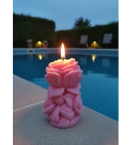 GÜL TASARIMLI HEDİYELİK DEKORATİF PORTAKAL ÇİÇEĞİ KOKULU SOYA WAX MUM (PEMBE RENKLİ)