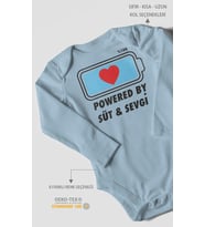 Powered By Süt ve Sevgi Baskılı Bebek Zıbını – Çıtçıtlı Body 8 Renk  %100 Pamuk Uzun Kol (Bebek Mavisi)