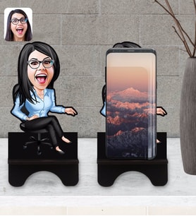BK Gift Kişiye Özel Kadın Patron Karikatürlü Ahşap Biblo Telefon Standı-5