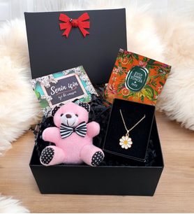 Hediye Kutusunda Pembe Peluş Ayıcık ve Tasarım Kolye  Premium Set