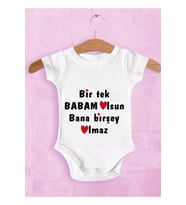 Bebek Beyaz Bir Tek Babam Olsun Bana Birşey Olmaz Zıbın