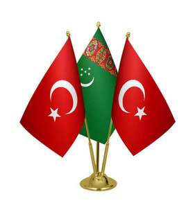 Masa Üstü Türkmenistan Bayrağı Türk Bayrağı Üçlü Pirinç Direk Masa Bayrak Seti