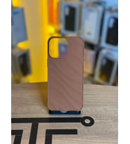 iPhone 15 Pro Max Uyumlu Kaymaz Tırtıklı Dokulu Mat Kılıf (Kahverengi)