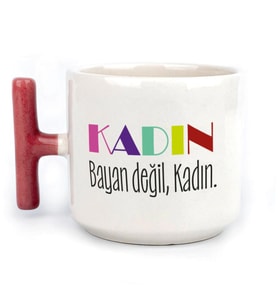 Kadın Bayan Değil Baskılı Kadınlar Günü Kırmızı Kulplu T Kupa