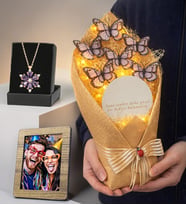 Kişiye Özel Fotoğraflı Led Işıklı Aynalı Kelebek Buketi ve Gerçek Ametist Taşlı Lotus Kolye (Beyaz)