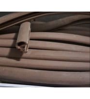 GEÇMELİ AHŞAP KASA KAPI FİTİLİ KAHVERENGİ ( 1 METRE FİYATIDIR )