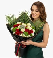 Siyah Bukette Kırmızı Güller ve Beyaz Güller