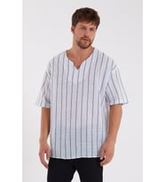 Erkek Beyaz Açık V Yaka Oversize Kısa Kollu Çizgili Gömlek 22Y-4300634-1