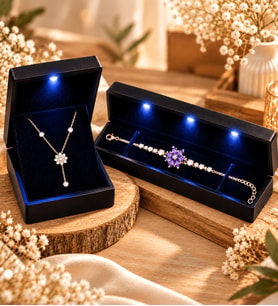 925 Ayar Gümüş Kadın Takı Seti Gold Sallantılı Kolye ve Mor Ametist Taşlı Lotus Bileklik Işıklı Kutulu