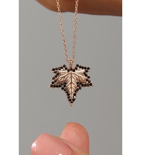 Çınar Yaprağı Model Zirkon Taşlı Gümüş Kolye (Siyah-Kırmızı)