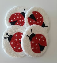 Mi-Knitting, 4lü Uğur Böceği Bardak Altlığı, 4 adet  Punch Nakışı Bardak Altlığı, Tasarım Bardak Altlığı Seti, Elişi Bardak Altlığı