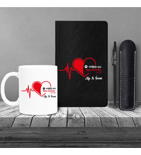 Kişiye Özel  Uv Spotify Kodlu Bizim Şarkımız Baskılı Kalpli  Siyah  Defter  & Siyah Tükenmez Kalem ve Kupa Seti