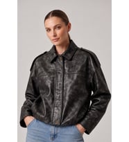Siyah Eskitme Hakiki Deri Oversize Crop Kemerli Omuz Apolet Detaylı Kadın Ceket