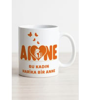 İyi Ki Varsın İyi Ki Benim Annemsin Bu Kadın Harika Bir Anne Yazılı Özel Tasarım Kupa Bardak Yeni Anneye Hediye Bebek ve Kelebek Figürlü