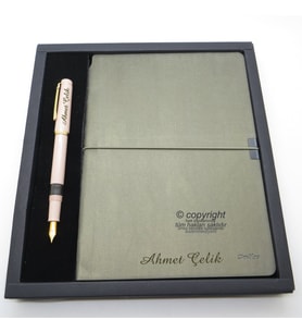Scrikss İsme Özel Verona Defter + 419 Pudra Dolma Kalem Hediyelik Set - SVG191 İsme Özel Defter Kalem Kutulu Set