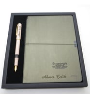 Scrikss İsme Özel Verona Defter + 419 Pudra Dolma Kalem Hediyelik Set - SVG191 İsme Özel Defter Kalem Kutulu Set