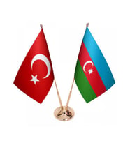Masa Üstü Azerbaycan Bayrağı Türk Bayrağı İkili Pirinç Direk Masa Bayrak Seti