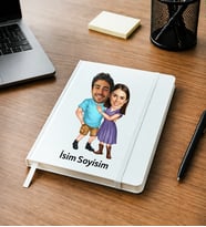 Kişiye Özel Çift Karikatürlü Defter – Fotoğraflı Sevgiliye Özel İsimli Romantik Hediye Renk Siyah ve Beyaz