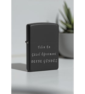 Kişiye Özel Öğretmenler Günü Benzinli Metal Çakmak , Yılın En Güzel Öğretmeni Tasarımlı Hediye (Düz Siyah)
